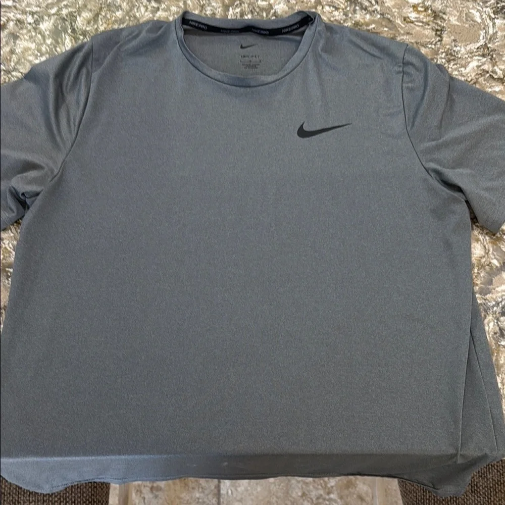 Nike Gray Short Sleeve Athletic Tee / B47